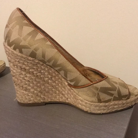 Michael Kors wedge size 7.5 - Picture 2 of 3